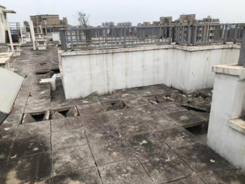 楼顶防水层闲暇通过检修，六栋楼住户下雨不再发愁